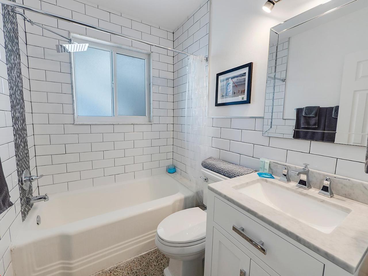 Beautiful 1 Bedroom Steps To The Beach! West Palm Beach Exterior photo