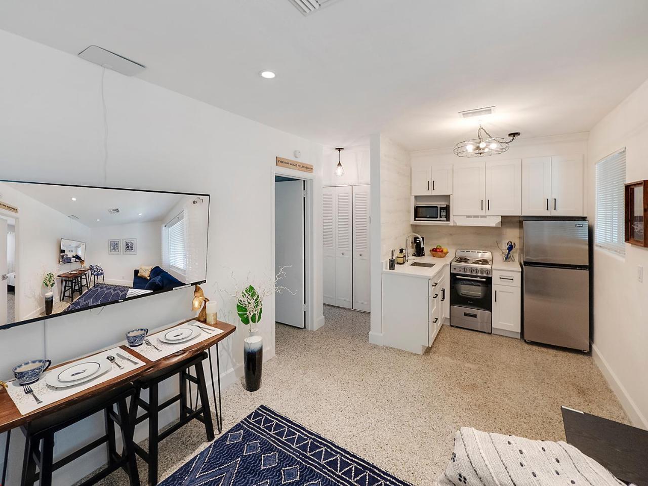 Beautiful 1 Bedroom Steps To The Beach! West Palm Beach Exterior photo