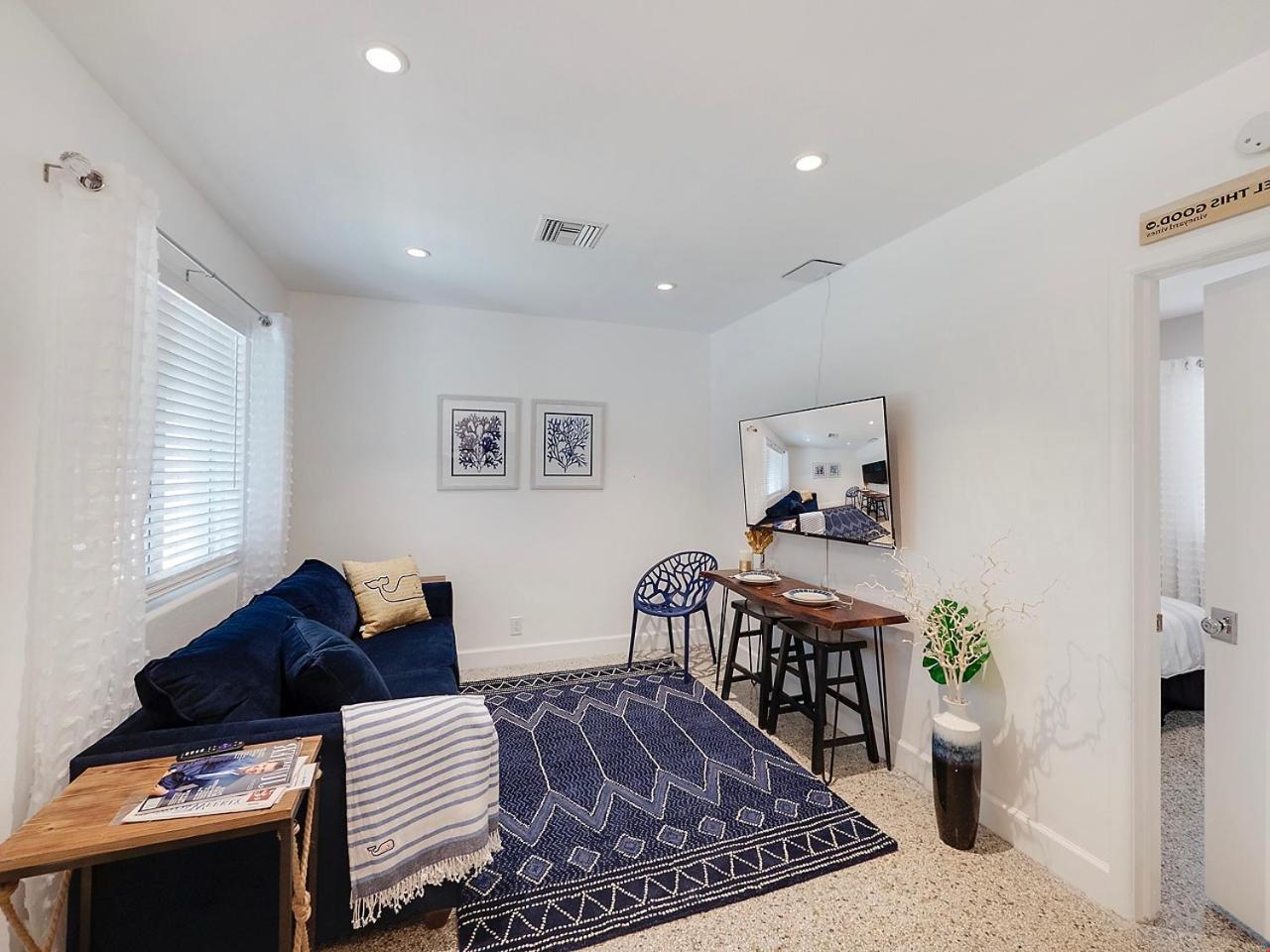 Beautiful 1 Bedroom Steps To The Beach! West Palm Beach Exterior photo