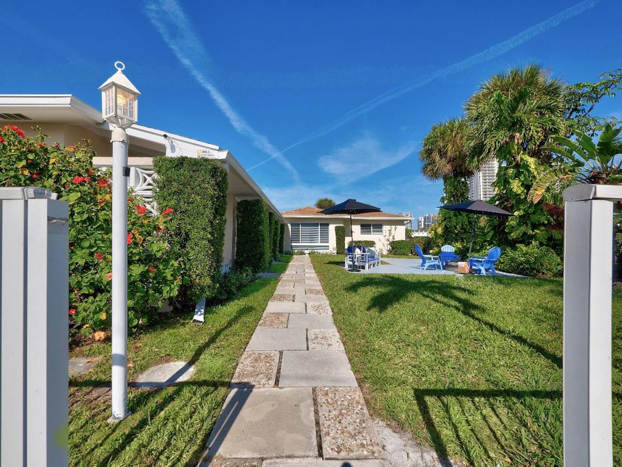 Beautiful 1 Bedroom Steps To The Beach! West Palm Beach Exterior photo